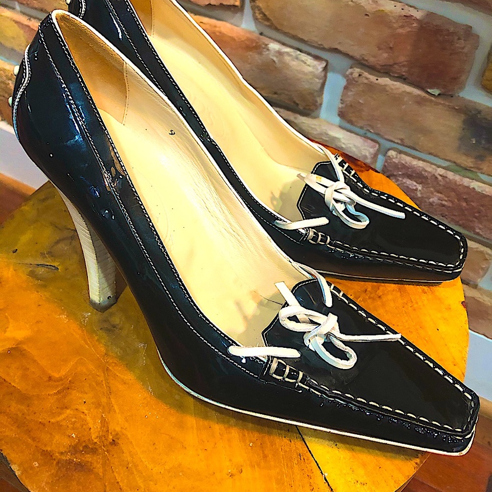 TOD’S patent leather heels